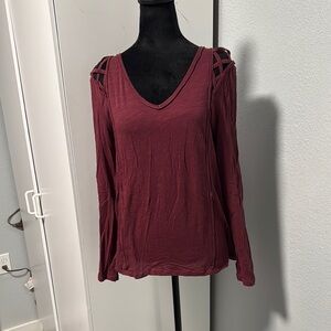 BKE Burgundy V-Neck Long Sleeve Top with Lattice Shoulder